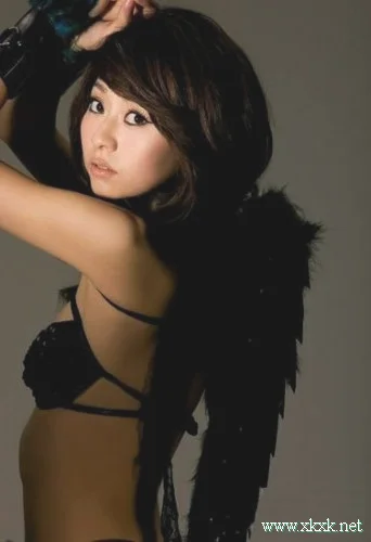 四个小动作 美化背部曲线