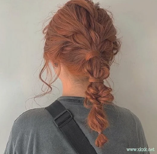 扎个小辫子出门,九款女生辫子发型图片