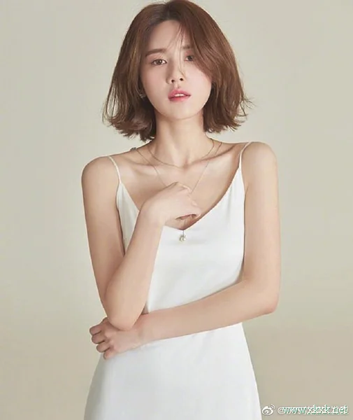 9个新娘的发型与礼服搭配参考