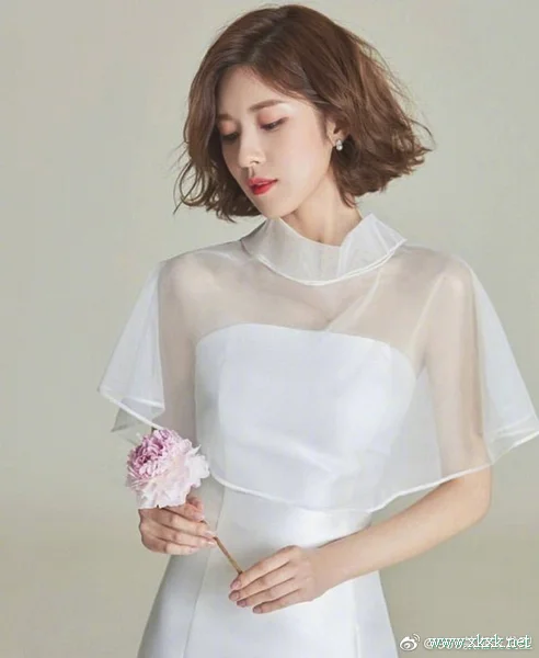 9个新娘的发型与礼服搭配参考