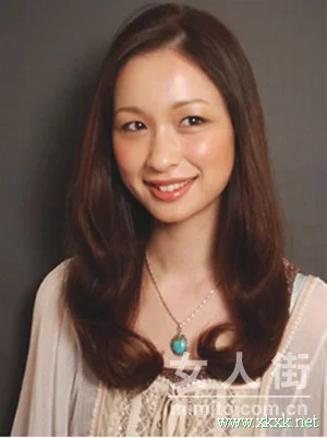 让你立即变为小脸美女的三款发型