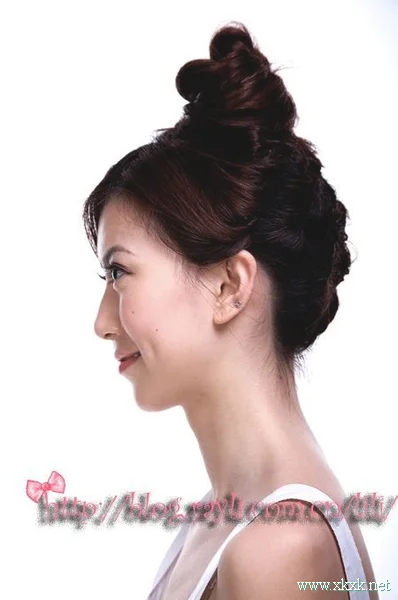 DIY清爽动人的夏日清爽盘发