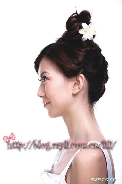 DIY清爽动人的夏日清爽盘发