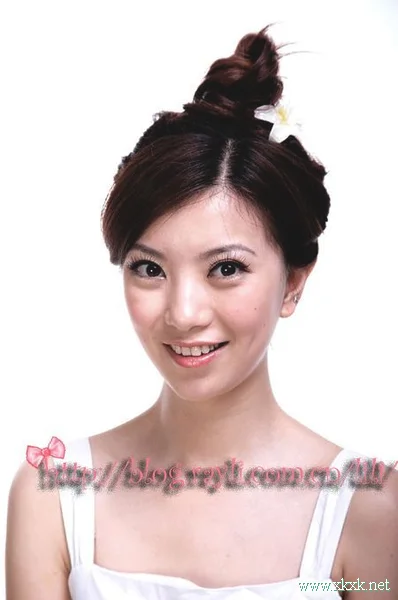 DIY清爽动人的夏日清爽盘发