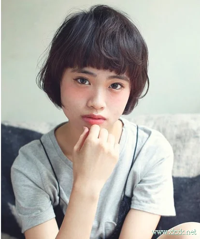 蘑菇头发型示范 时尚可爱还百变