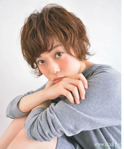 蘑菇头发型示范 时尚可爱还百变