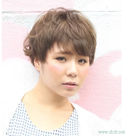 蘑菇头发型示范 时尚可爱还百变