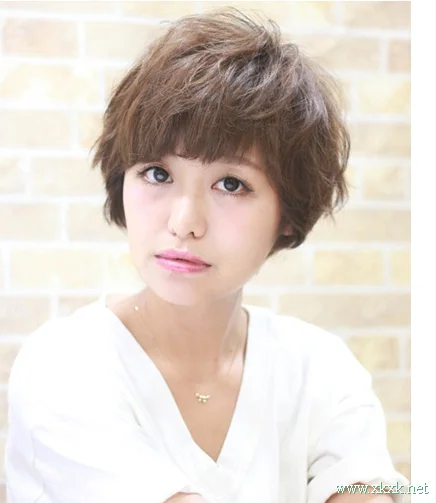 蘑菇头发型示范 时尚可爱还百变