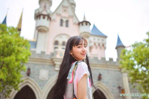 武大女神清纯美照 长发及腰轻熟性感