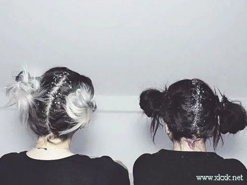 “萌妹子”发型推荐，试试可爱的双丸子头！