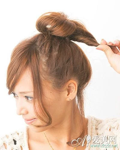 丸子头DIY 5步变身韩国气质美女