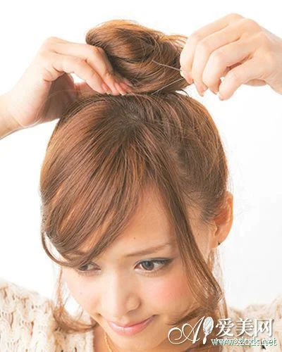 丸子头DIY 5步变身韩国气质美女