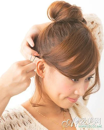 丸子头DIY 5步变身韩国气质美女