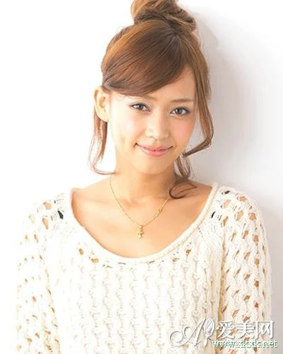 丸子头DIY 5步变身韩国气质美女