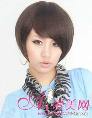 2012流行发型 女生修颜俏短发