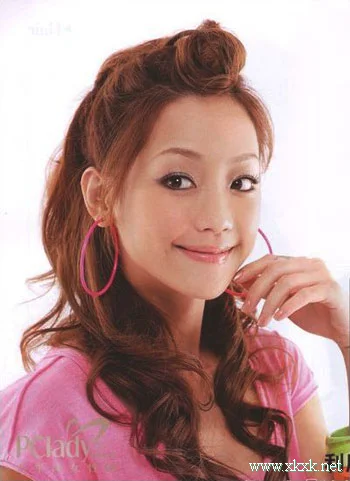 DIY运动感甜美发型 迷倒整个运动场