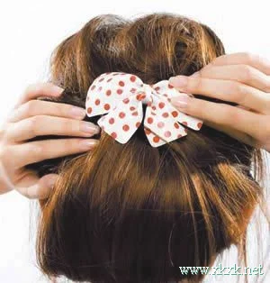 8种发饰戴法 迅速提升你的发型魅力