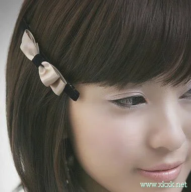 8种发饰戴法 迅速提升你的发型魅力