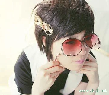 8种发饰戴法 迅速提升你的发型魅力