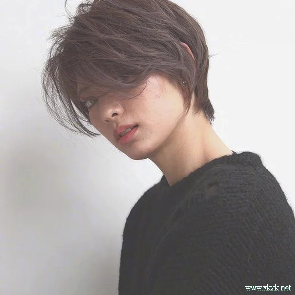 赶紧收藏！九款帅气的女生短发造型推荐