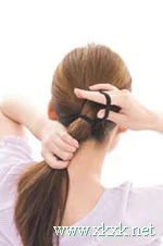 2款长直发变发技巧 秋季绝对用得着!