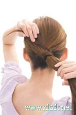 2款长直发变发技巧 秋季绝对用得着!