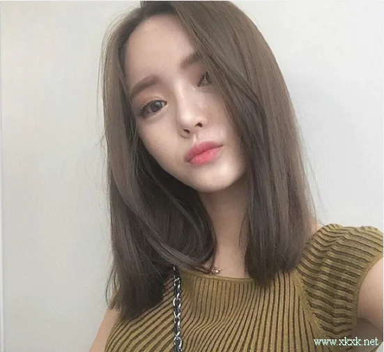 中长发女生2022流行发色，这个色度刚刚好