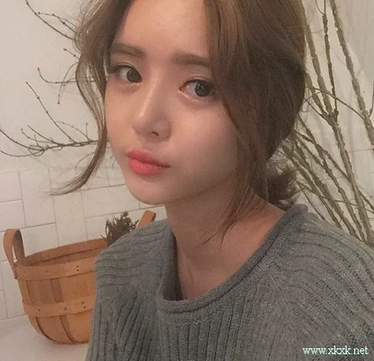 中长发女生2022流行发色，这个色度刚刚好