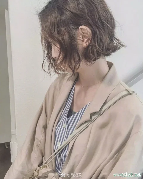 日系空气短发,中短发女生换发型推荐