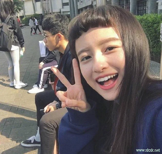 你敢剪么？这是今年很流行的圆形刘海发型