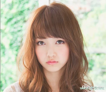 日系麻豆最爱 浅色长卷发发型推荐