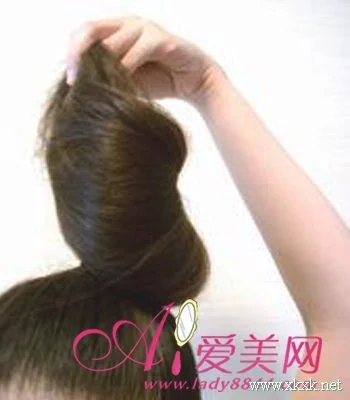 清爽丸子头 甩掉高跟也显高