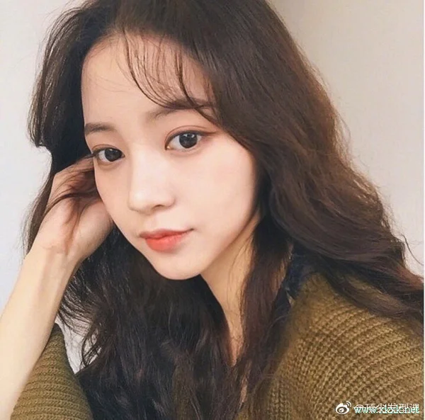 今年女生超流行“蛋卷头”,8款蛋卷头发型图片