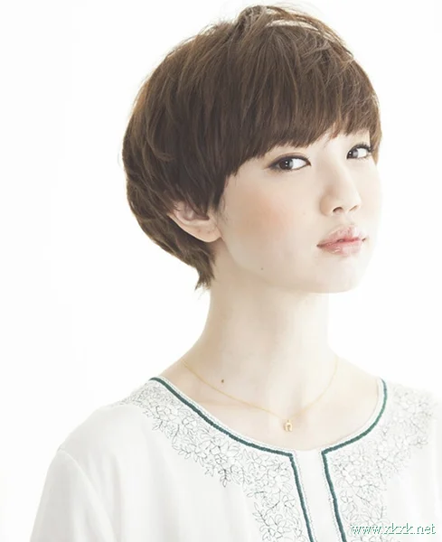 跟日本萌妹学“BOB蘑菇头”女人味十足