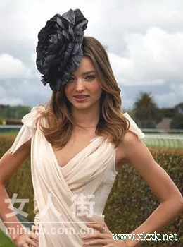 复古发饰搭配 2010年摩登发型