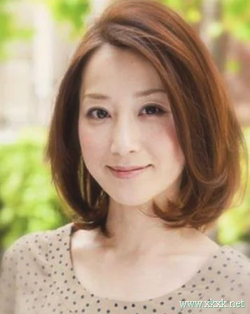 适合40岁中年女人发型，中年圆脸女人发型图片