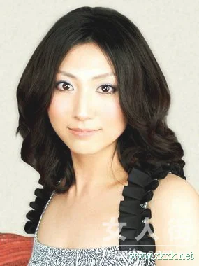 5款中长发造型 新年换发型参考