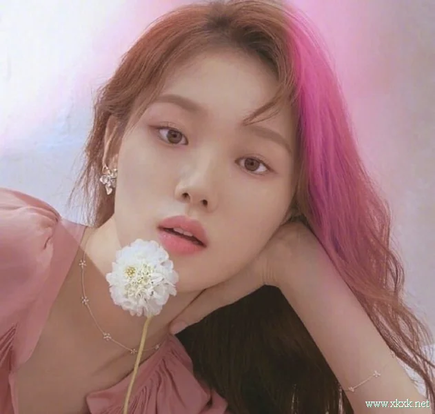 李圣经示范女生长发超级好看