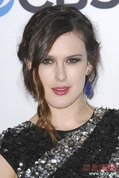 新年派对超吸睛 女星示范15款优雅发髻