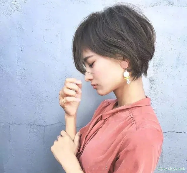 短发控小姐姐的必杀技，撇耳与刘海最重要！