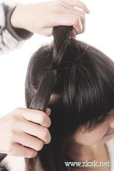 新奇!可爱! 蝴蝶结发型9步骤DIY
