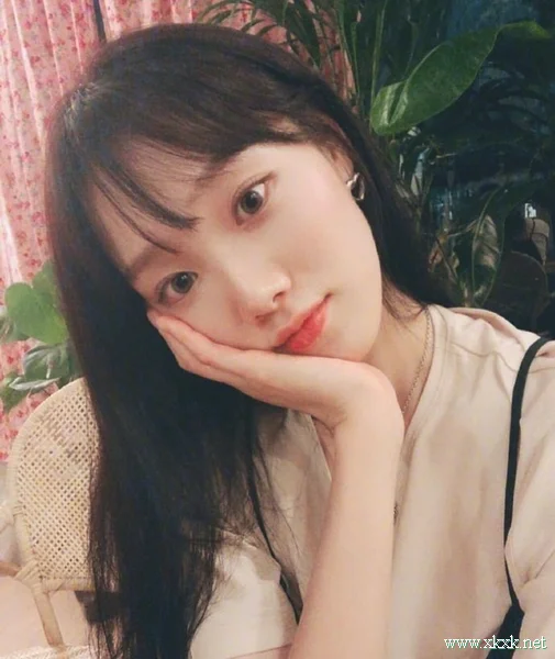 李圣经示范女生长发超级好看