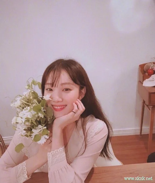 李圣经示范女生长发超级好看