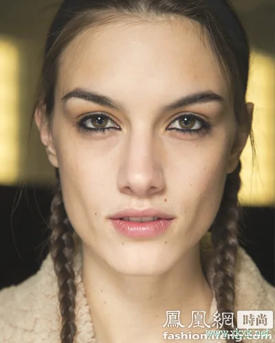 手把手教你打造夏季编发发型