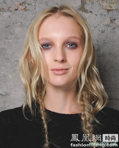 手把手教你打造夏季编发发型