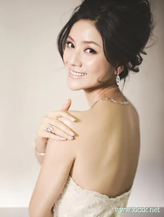 胡可,09年新娘发型