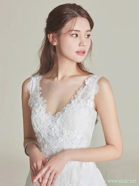 准新娘的发型与礼服搭配参考