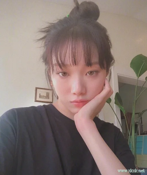 李圣经示范女生长发超级好看