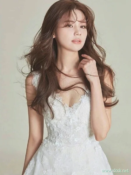 准新娘的发型与礼服搭配参考