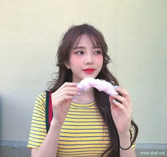 甜美的半扎长发示范，即妩媚又透着少女感